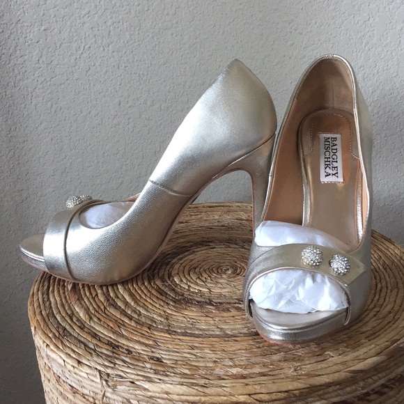 Badgley Mischka Simba II Platinum - Picture 2 of 10